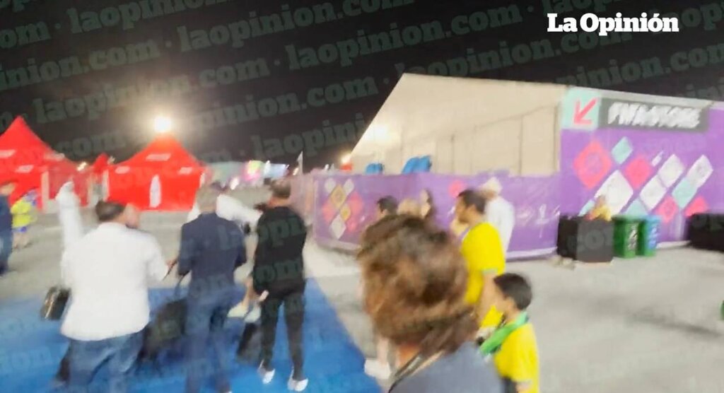 ببینید | فریم به فریم با کتککاری جنجالی در جام جهانی | حمله اسطوره فوتبال به یک فیلمبردار در پایان بازی برزیل و کره