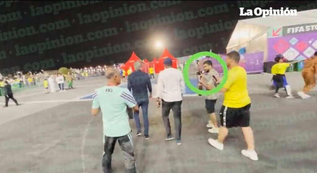 ببینید | فریم به فریم با کتککاری جنجالی در جام جهانی | حمله اسطوره فوتبال به یک فیلمبردار در پایان بازی برزیل و کره