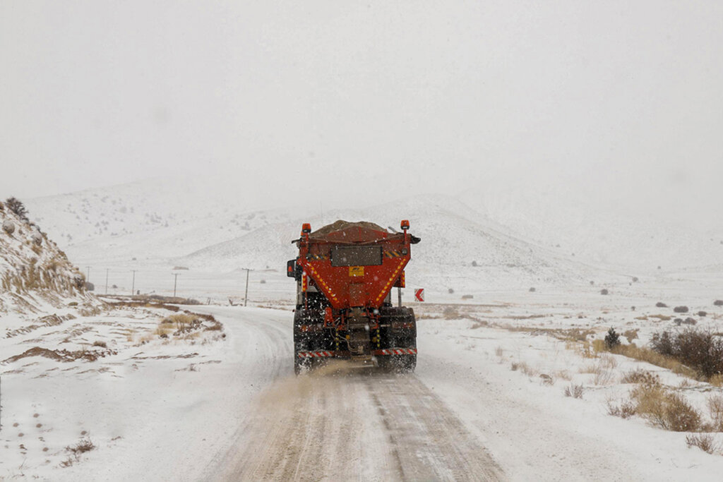 امداد رسانی - برف روبی جاده - راهدرای