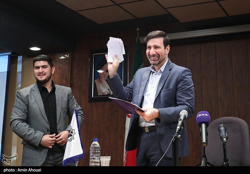 تصاویر ا دانشجویی که با قانون اساسی به مصاف سخنگوی شورای نگهبان رفت؛ فهرست بلند مطالبات دانشجویان در دست طحان نظیف