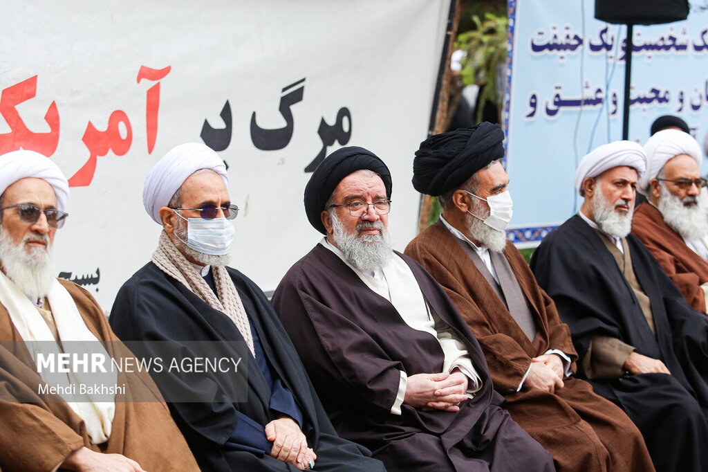 عکس ا چهره مهم تجمع امروز مدرسه فیضیه ؛تجمعی با شعار مرد ،غیرت، اقتدار...