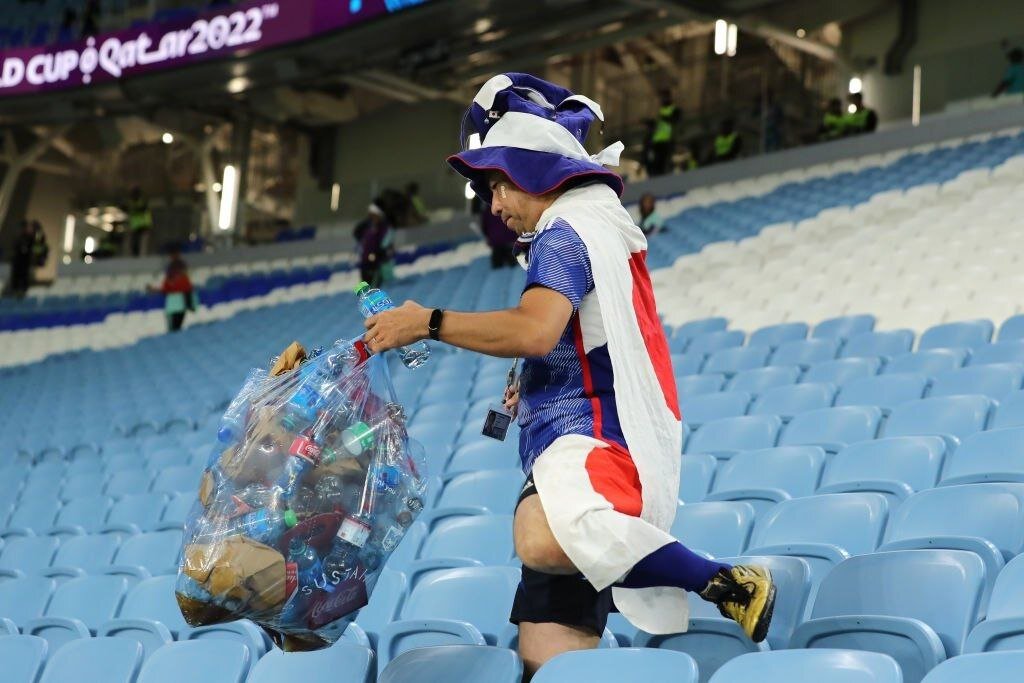 عکس | ژاپن اینگونه قطر را ترک کرد | نه تنها رختکن را تمیز کردند، اوریگامی هم ساختند!