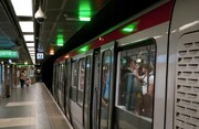 راهکار جالب متروی لئون برای جلوگیری از ازدحام جمعیت | هشدار شلوغی به مسافران در واگن‌ها