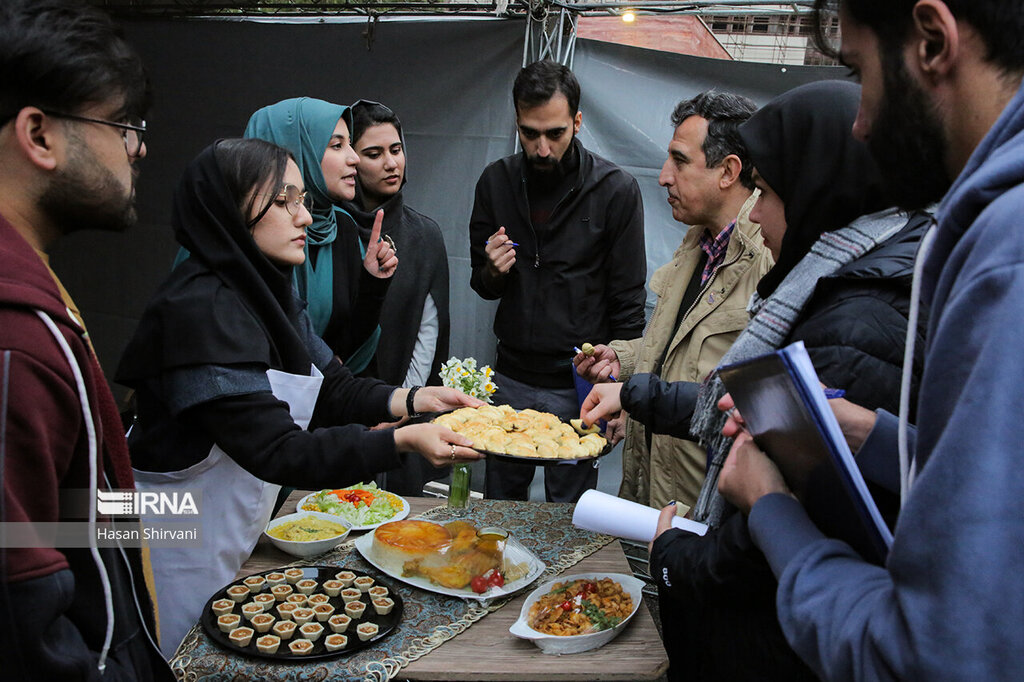 عکس ا مسابقه آشپزی دانشجویان علوم پزشکی در روز دانشجو ؛ دنیای رنگارنگ این دانشجویان در ۱۶ آذر  را ببینید