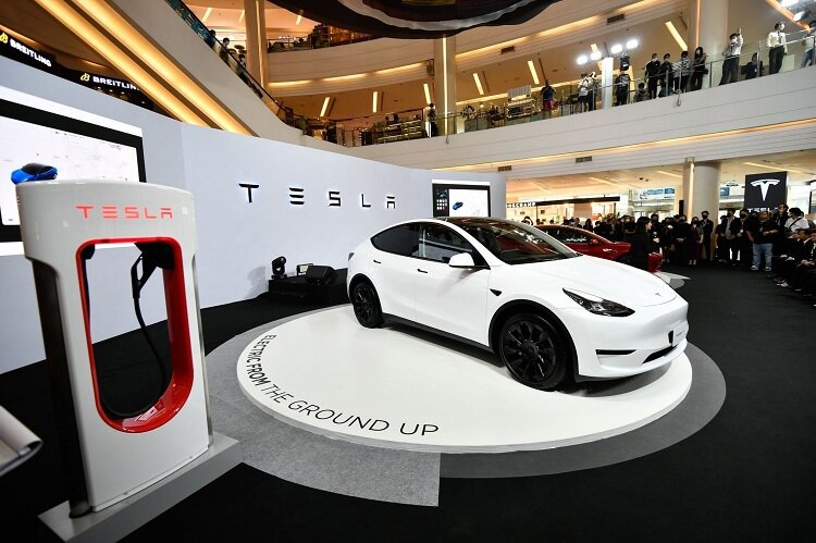 تصاویر | تسلا به تایلند رسید | افتتاح نمایشگاه در یک مرکز خرید لوکس