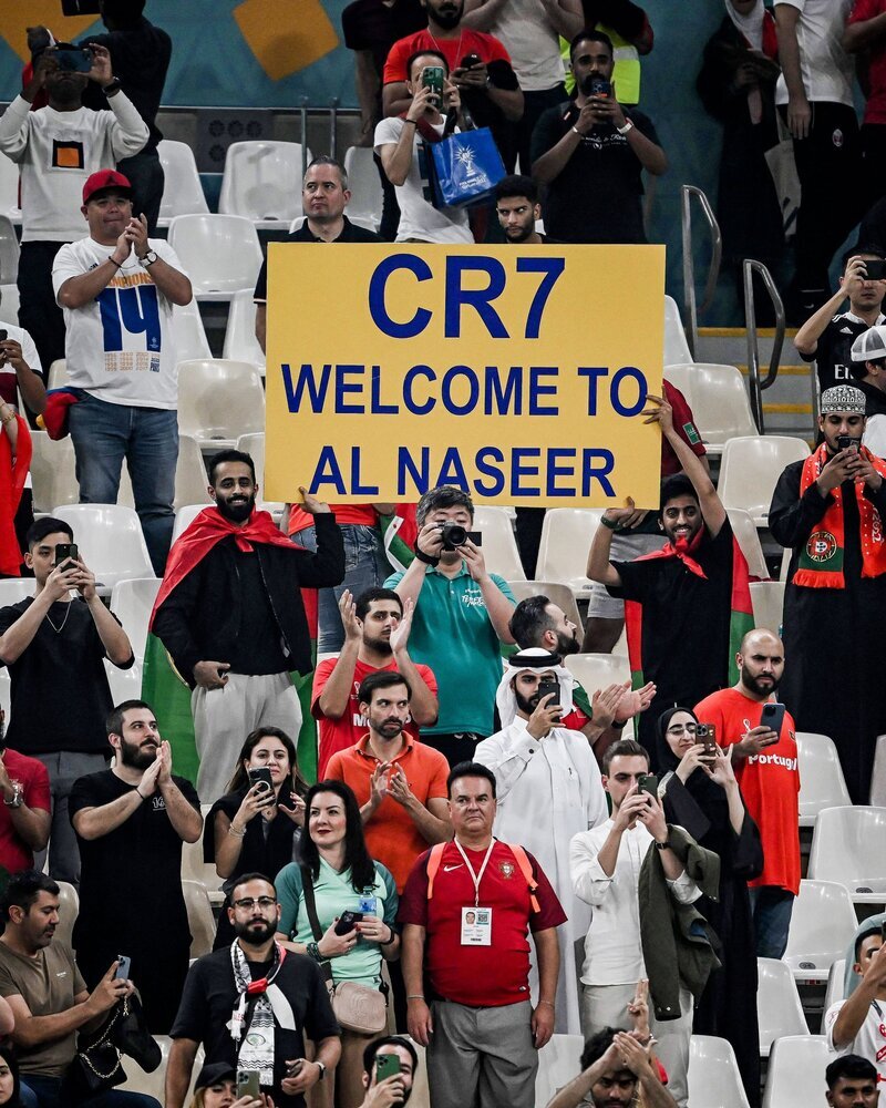 عکس | خوشامدگویی به کریس رونالدو از بین تماشاگران | تعیین مقصد جدید ستاره پرتغالی روی سکوهای جام جهانی!