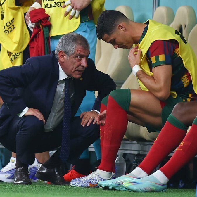 خشم سرمربی پرتغال و کوبیدن مشت به میز | بعد از سرود ملی همه چیز برای رونالدو تغییر کرد | این بازیکنان جایی در تیم من ندارند