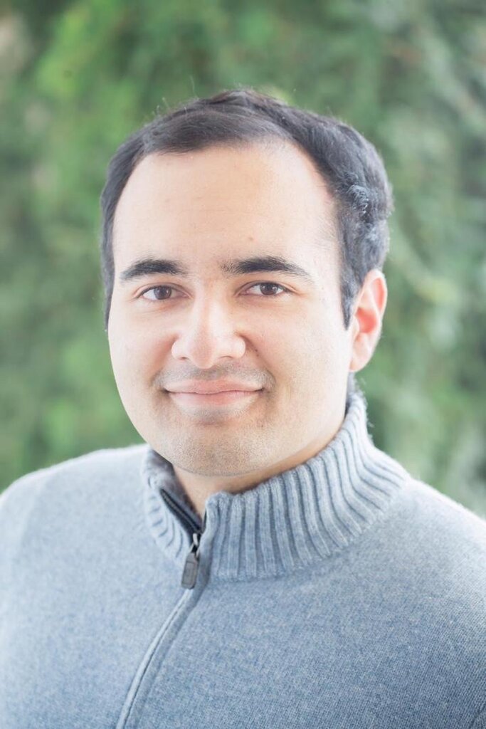 ساخت مدرسه به نیت شهیدان محمدحسین و زینب اسدی لاری در محلههای محروم جنوب تهران | پسر و دختر نخبهای که برای کارهای خیر به والدین خود خط دادند