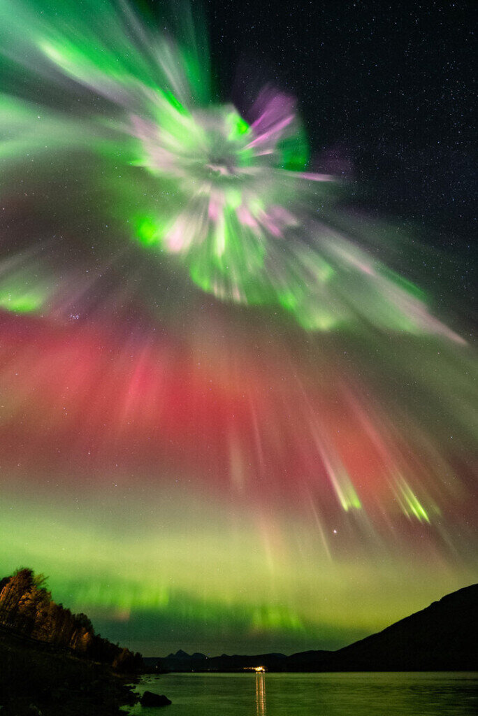 تصاویری از زیبایی خیره‌کننده شفق قطبی در آسمان شمال | رقص باستانی ارواح در جو زمین