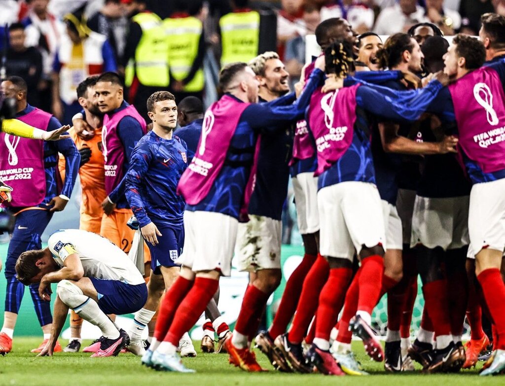 عکس | شاهکار عکاس از صحنه عجیب بازنده و برنده در جام جهانی | قاب ماندگار از تلخ و شیرین فوتبال  
