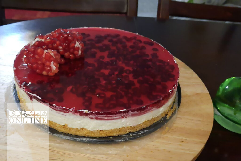 طرز تهیه چیز کیک انار با بیسکوییت پتی بور + ویدئو | فوت و فنهای خوشمزه شدن چیز کیک شب یلدایی