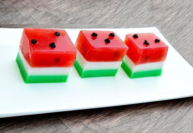 طرز تهیه دسر هندوانه ای | با این دسر سه رنگ شب یلدایتان را بسازید