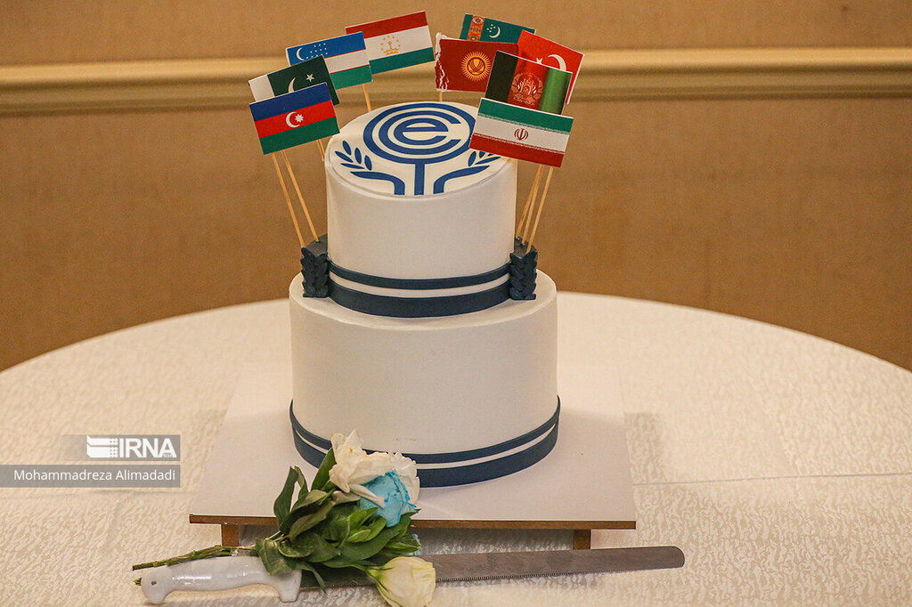  تصاویر ا کیک  سی سالگی «اکو» در تهران بریده شد