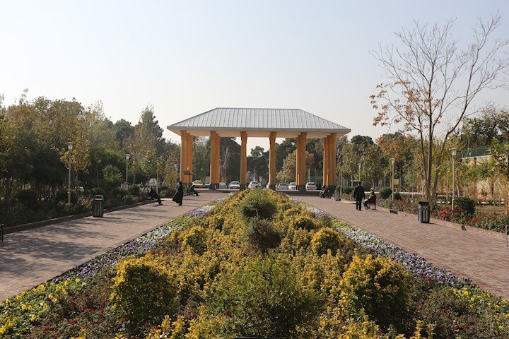تجویز انار این باغ تهران برای درمان نوزادان 