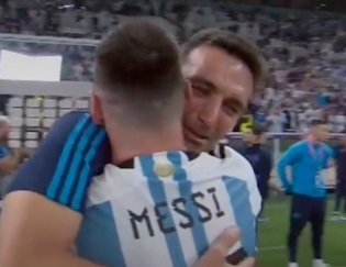 تصاویر | کنترل یک نفر در آغوش مسی از دست رفت! | رفتار غیرمنتظره پس از سوت پایان و واکنش ستاره آرژانتینی 