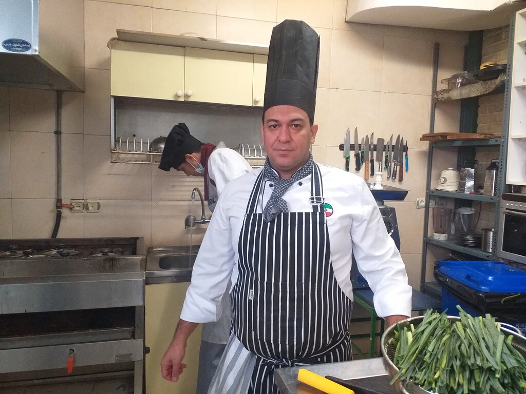 مربی و کارشناس آشپزی ایرانی: فینگرفود و پیتزای ایرانی هم داریم| تهران مهد غذاهای فراموششده است