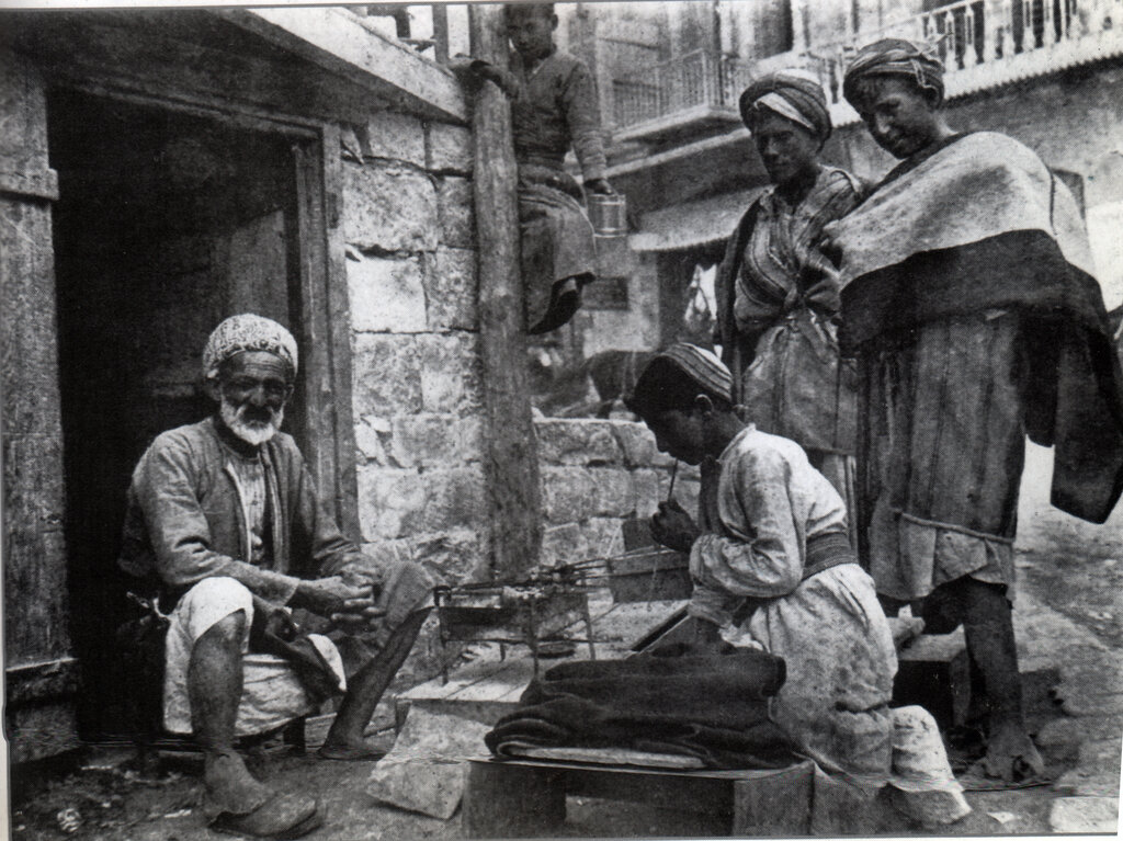 پخت فینگرفود و پیتزای ایرانی در دوره تهران قدیم