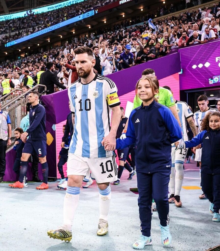 عکس | چهره دیدنی مسی پیش از ورود به زمین بازی در نیمه نهایی