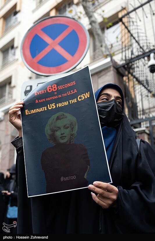 تصاویر ا دومین روز تجمع دفاع از حجاب مقابل دفتر سازمان ملل؛ مرلین مونرو و  مرضیه هاشمی  هم آمدند...