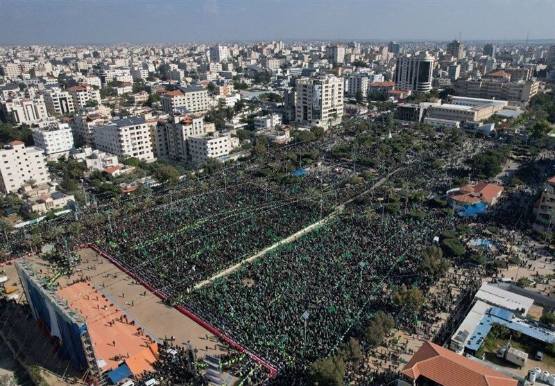 تصاویر ا حماس ۳۵ سالگی اش را در نوار غره جشن گرفت ؛ رزمایش زنان و مردان جریان مقاومت اسلامی فلسطین را ببینید