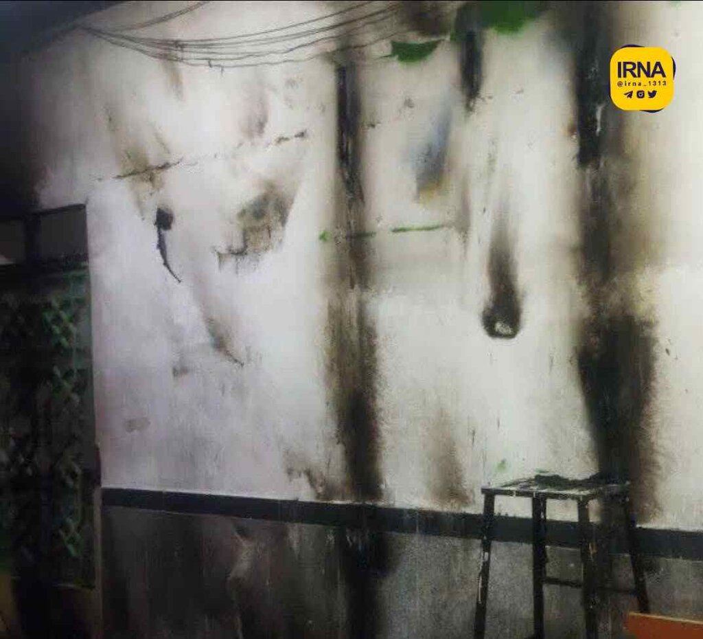 تصاویر | حمله عوامل منافقین به یک مسجد در خرمآباد