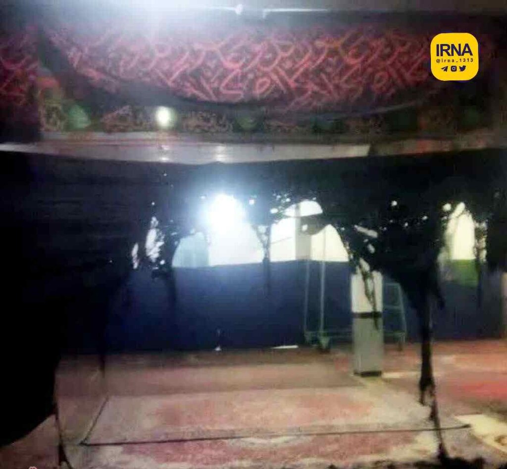 تصاویر | حمله عوامل منافقین به یک مسجد در خرمآباد