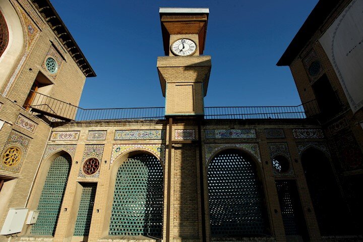 دردسرهای شمسالعماره و ساعت پیشکشی | چشمچرانی شاه از فراز عمارت خورشید