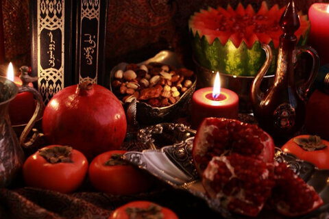 درخت آرزوها در شب یلدا بختها را میگشود | قاشقزنی، دریافت هدیه و دید و بازدید در بلندترین شب سال