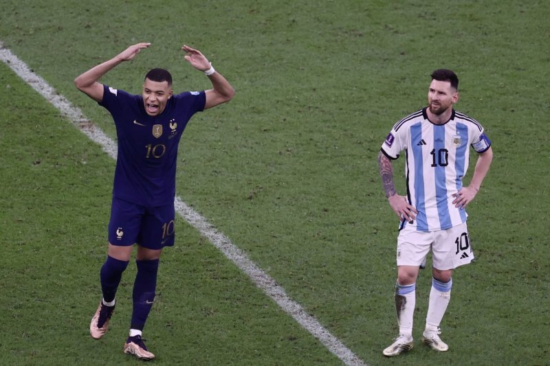 عکس | فریادهای عجیب امباپه بر سر لیونل مسی | پاسخ متفاوت و خونسردانه کاپیتان آرژانتین