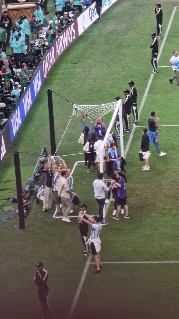 عکس | آرژانتینیها تور دروازه فینال را تکه تکه کردند