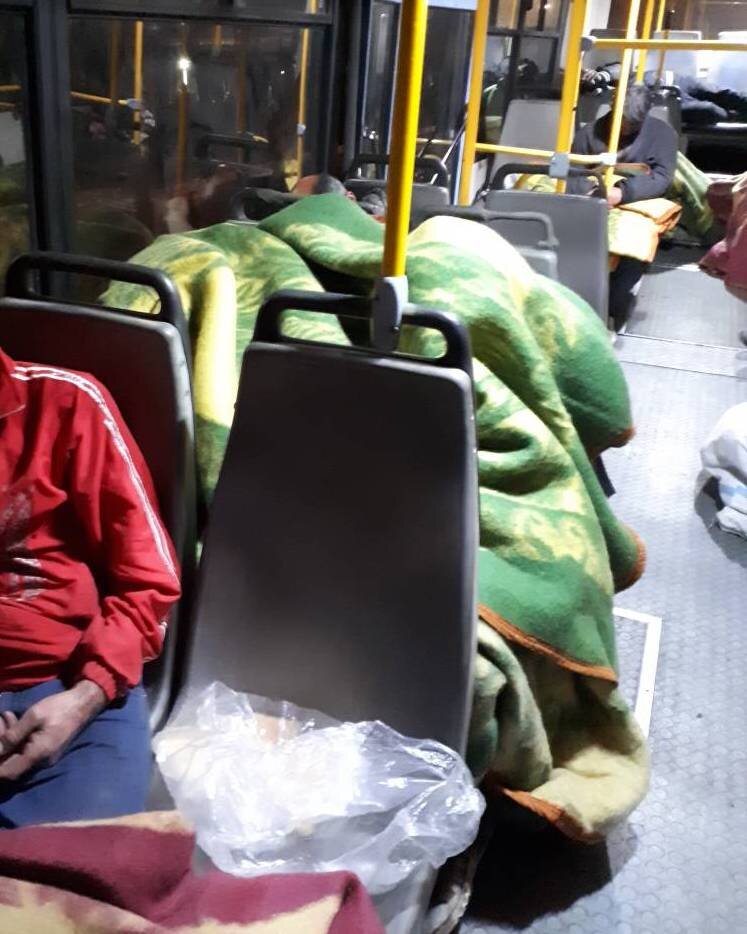 اتوبوسهای سیار، سرپناه شبهای سرد بیخانمانها | آمار فوت معتادان خیابانی بر اثر سرما به صفر رسید