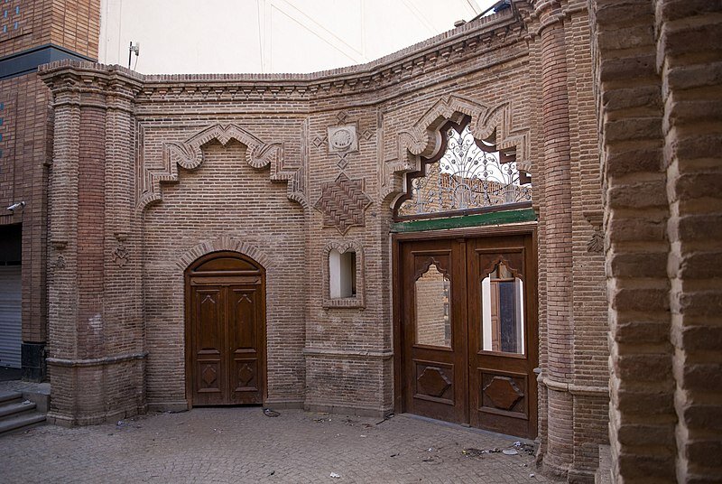 این عمارت در کودتای ۲۸ مرداد به آتش کشیده شد