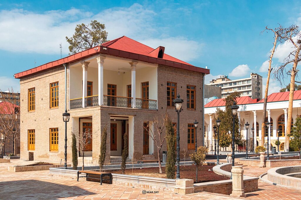 این عمارت در کودتای ۲۸ مرداد به آتش کشیده شد