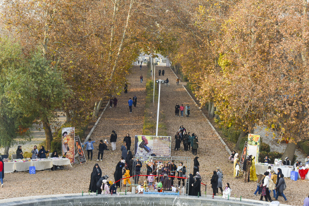 اولین برگ واره پائیزی پایتخت در بوستان قائم