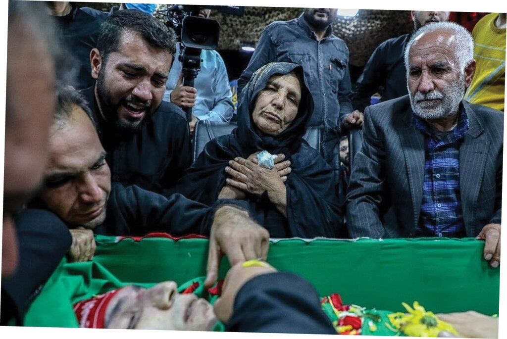 دیکتاتوری شکلاتی | تفاوت اظهارات علی دایی درباره سارق قمه بهدست جواهراتش و حمله قمه بهدست ها به دیگران | چادریها را بیرون کنید! | فحش بده وگرنه...