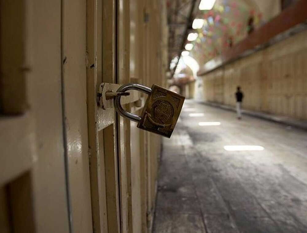 دیکتاتوری شکلاتی | تفاوت اظهارات علی دایی درباره سارق قمه بهدست جواهراتش و حمله قمه بهدست ها به دیگران | چادریها را بیرون کنید! | فحش بده وگرنه...