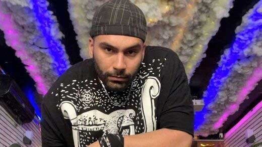 دیکتاتوری شکلاتی | تفاوت اظهارات علی دایی درباره سارق قمه بهدست جواهراتش و حمله قمه بهدست ها به دیگران | چادریها را بیرون کنید! | فحش بده وگرنه...