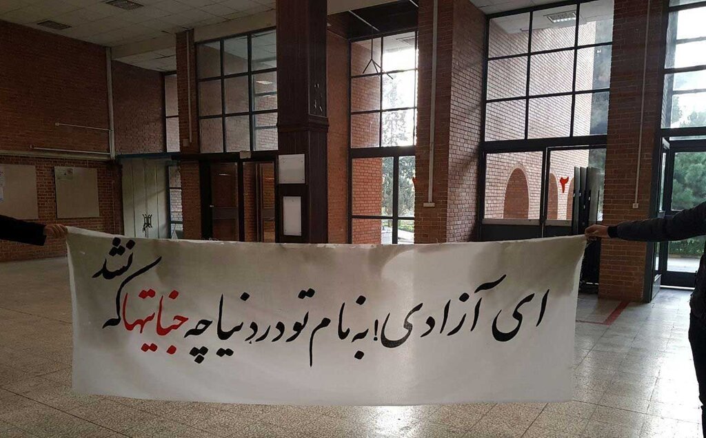 دیکتاتوری شکلاتی | تفاوت اظهارات علی دایی درباره سارق قمه بهدست جواهراتش و حمله قمه بهدست ها به دیگران | چادریها را بیرون کنید! | فحش بده وگرنه...