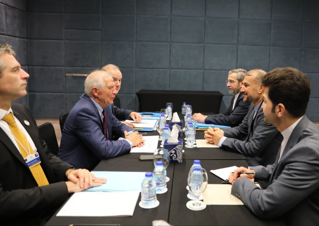 عکس خاص از دیدار دیپلمات های ایرانی و اروپایی در بحر المیت