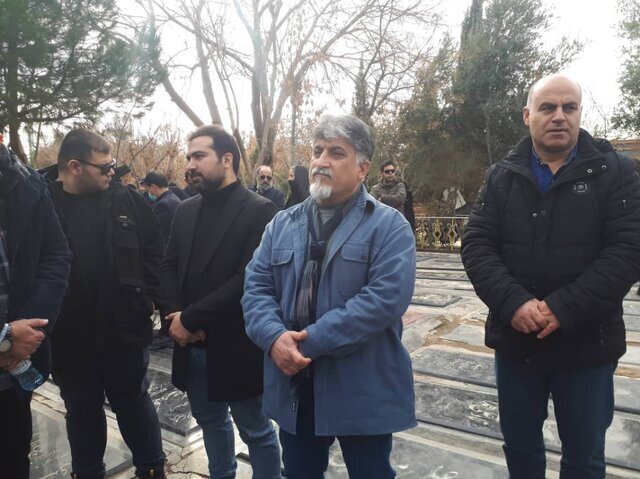 تصاویر | خاکسپاری جلیل فتوحینیا در قطعه هنرمندان