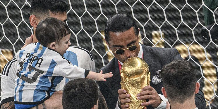 عکس | بازتاب جنجال سرآسپزی که در زمین فوتبال جهانی شد | واکنش فیفا به نقض پروتکل جام جهانی در شب فینال!