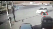 ببینید | لحظه ترمز بریدن خودرو | راننده پاکستانی به بیرون پرت شد!