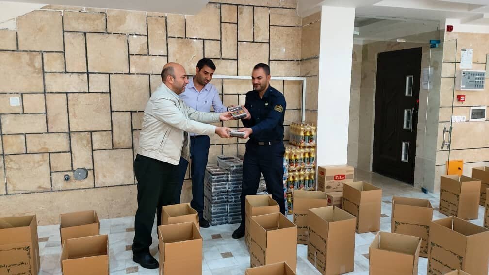 در سوگ بانوی دو عالم، هیئت به هیئت در منطقه۱۸ | توزیع ارزاق و اطعام نیازمندان در هیئت حضرت زینب(س)