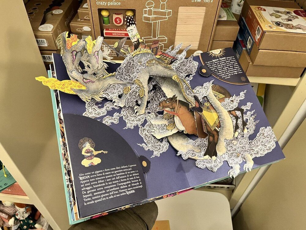 تصاویر ا ایتالیا کودکانش را اینطور به شاهنامه خوانی مشتاق میکند! ؛ابتکار خاص اروپاییها روی داستان های شاهنامه