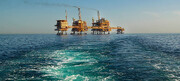 تصاویری از کار پر مشقت و خطرناک بر روی اسکله‌های نفتی در خلیج فارس
