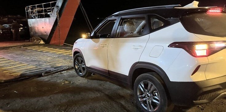 قفل واردات خودرو شکسته شد؛ تصاویر اولین خودروهای وارداتی را ببینید | این خودروها چگونه به فروش میرسند؟