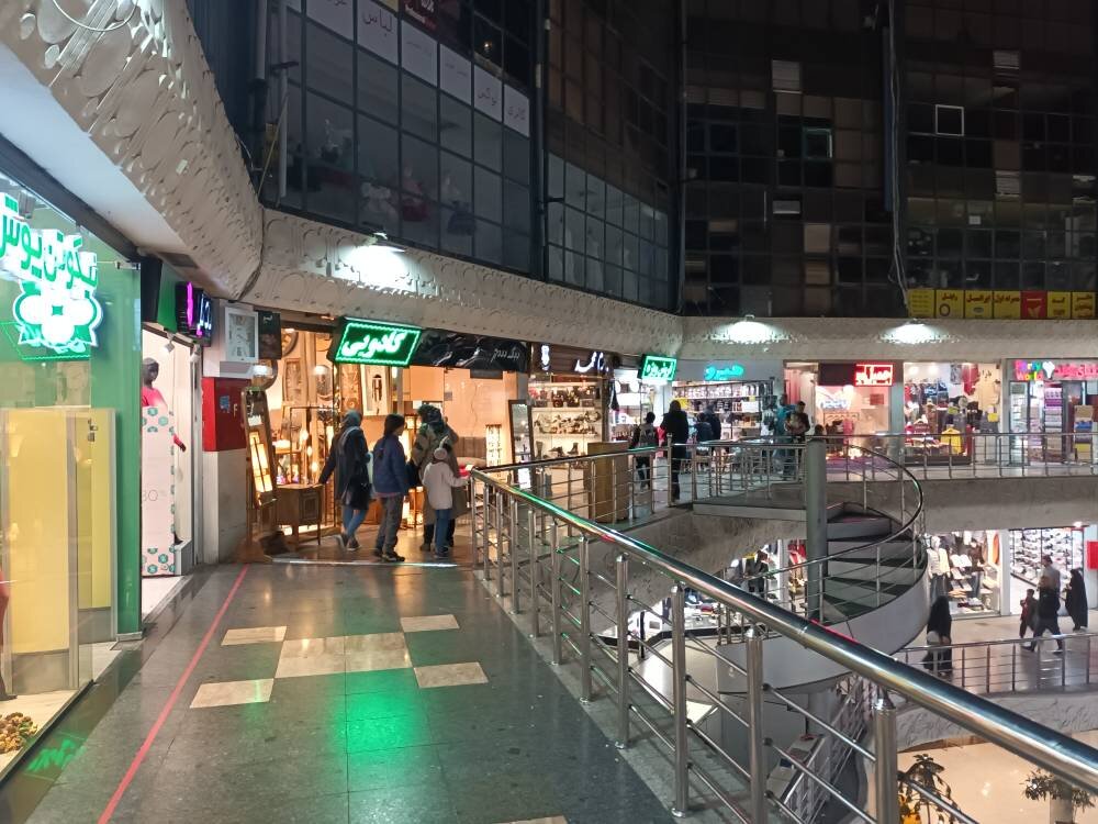 بیش از ۹۰۰ واحد کسبوکار در آستانه تعطیلی | چرا بزرگترین مرکز تجاری منطقه ۵ پلمب میشود؟