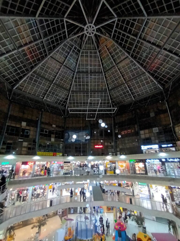 بیش از ۹۰۰ واحد کسبوکار در آستانه تعطیلی | چرا بزرگترین مرکز تجاری منطقه ۵ پلمب میشود؟