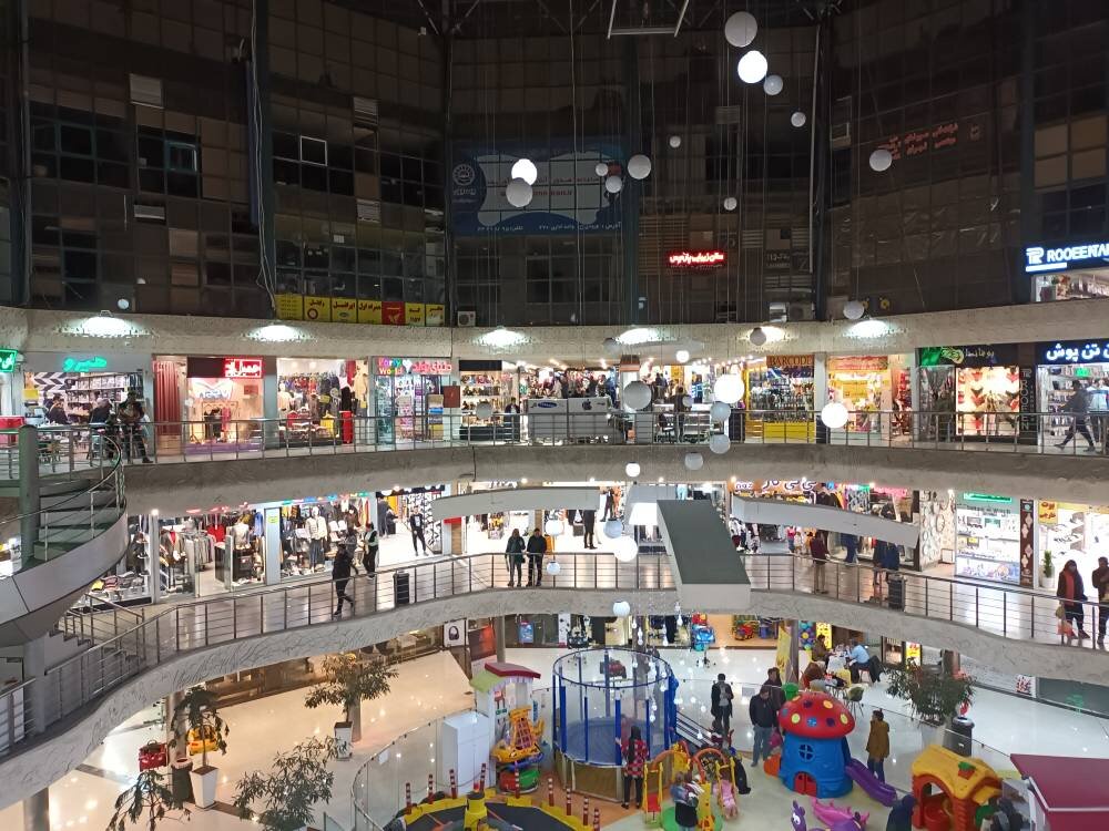 بیش از ۹۰۰ واحد کسبوکار در آستانه تعطیلی | چرا بزرگترین مرکز تجاری منطقه ۵ پلمب میشود؟