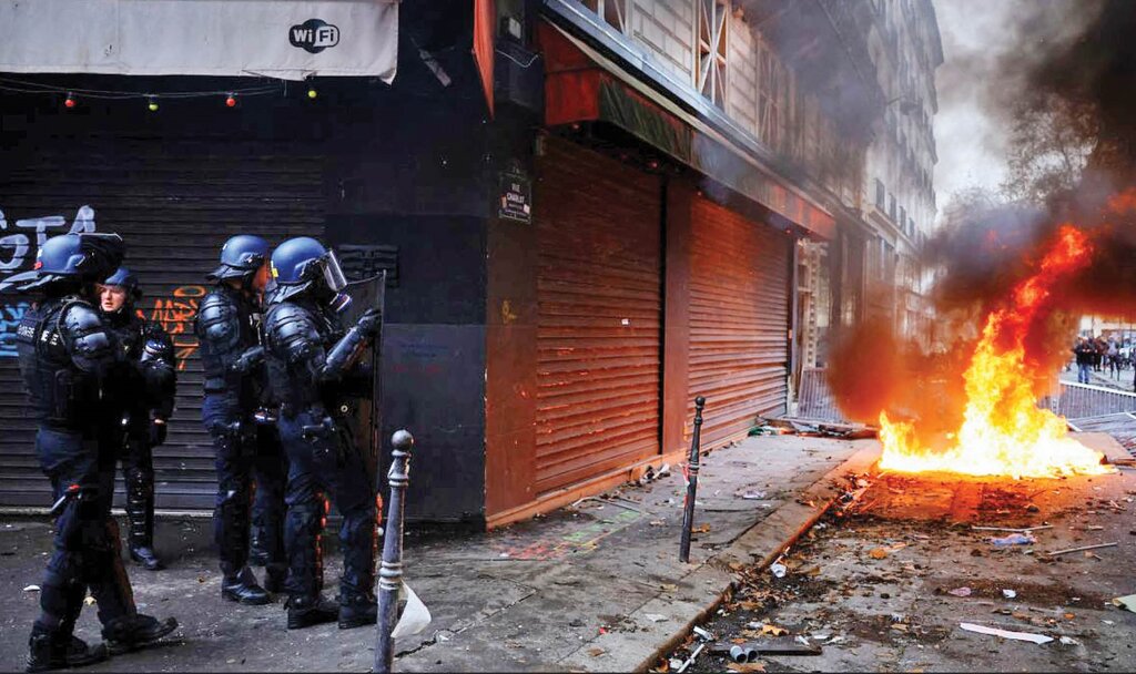 جنگ خیابانی در قلب پاریس | افزایش درگیری‌ها میان پلیس و معترضان در فرانسه | گسترش اعتراضات به خارج از فرانسه